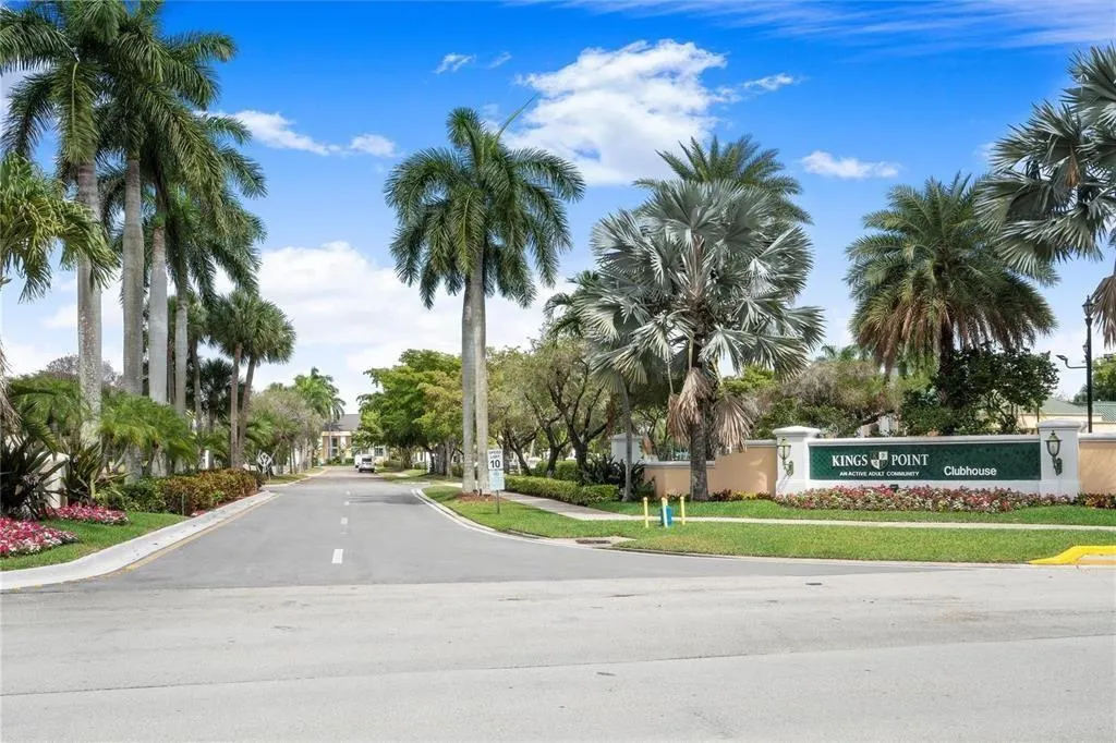 7449 Fairfax Dr, #211