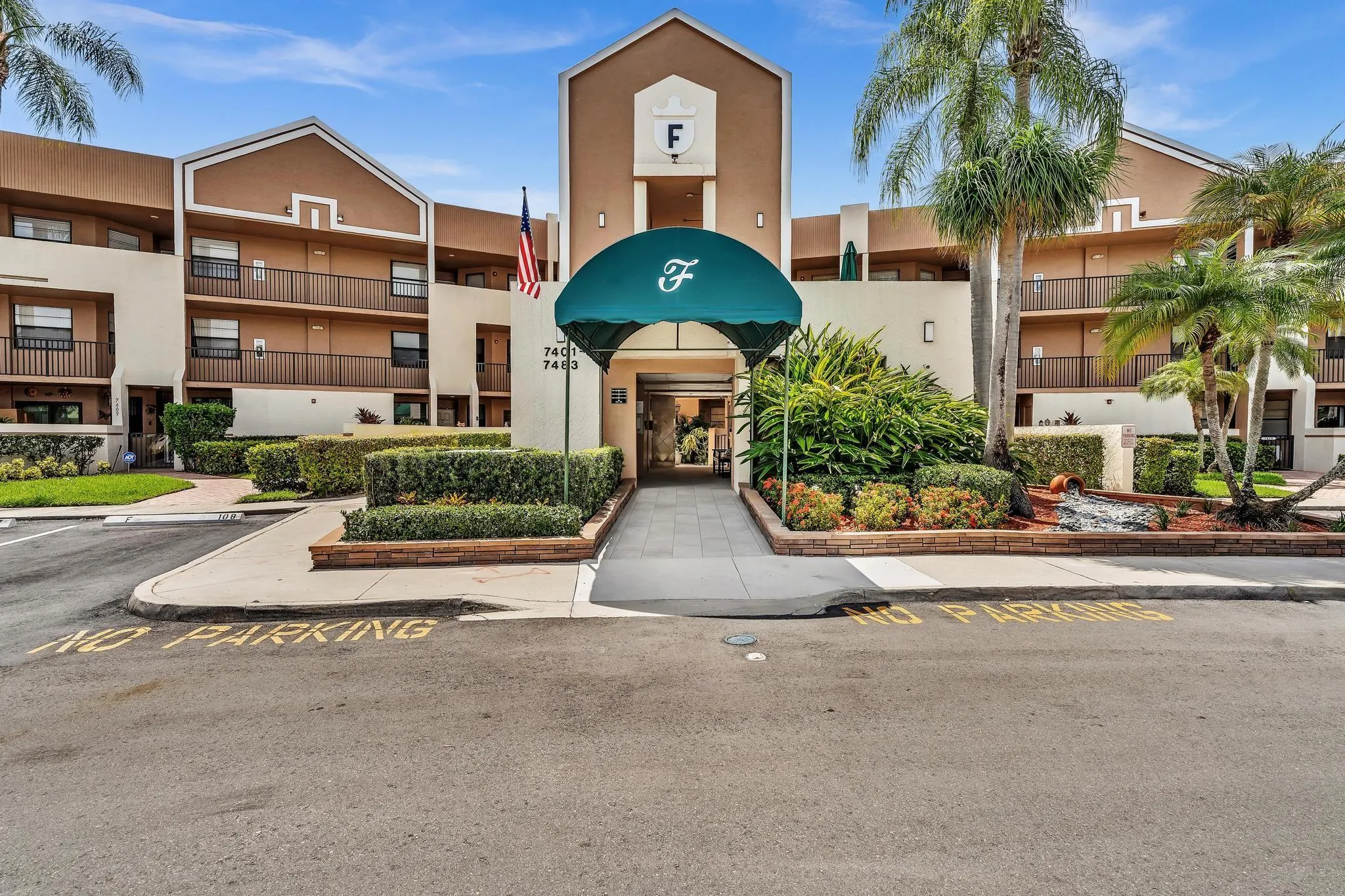 7449 Fairfax Dr, #211