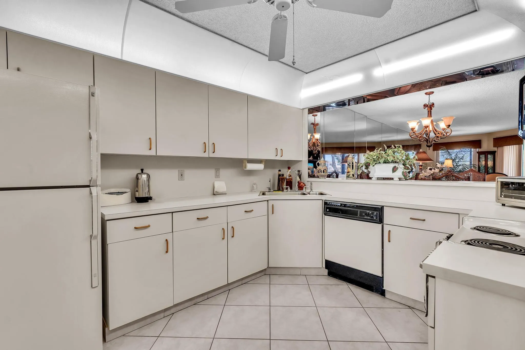 7449 Fairfax Dr, #211