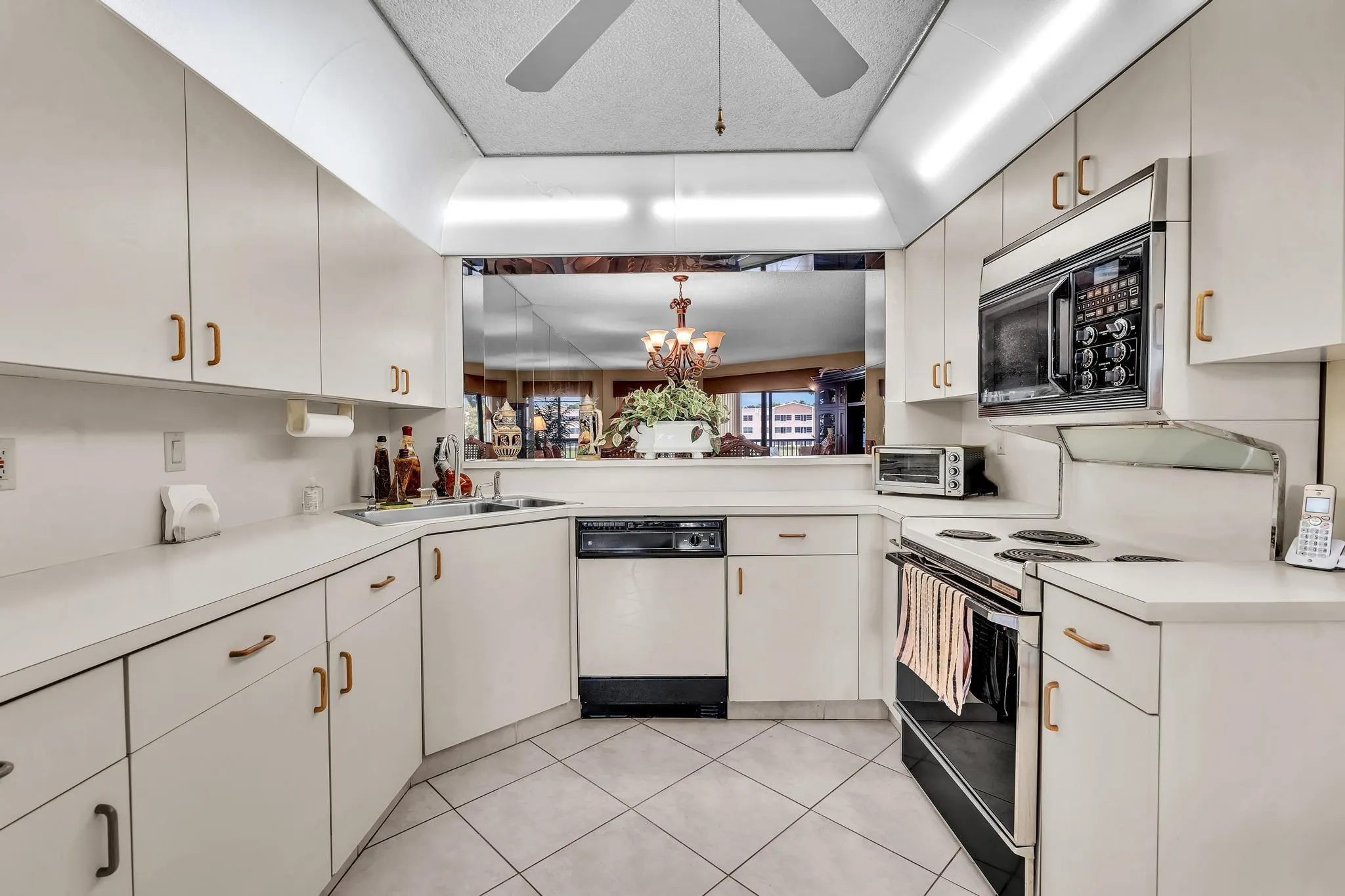 7449 Fairfax Dr, #211