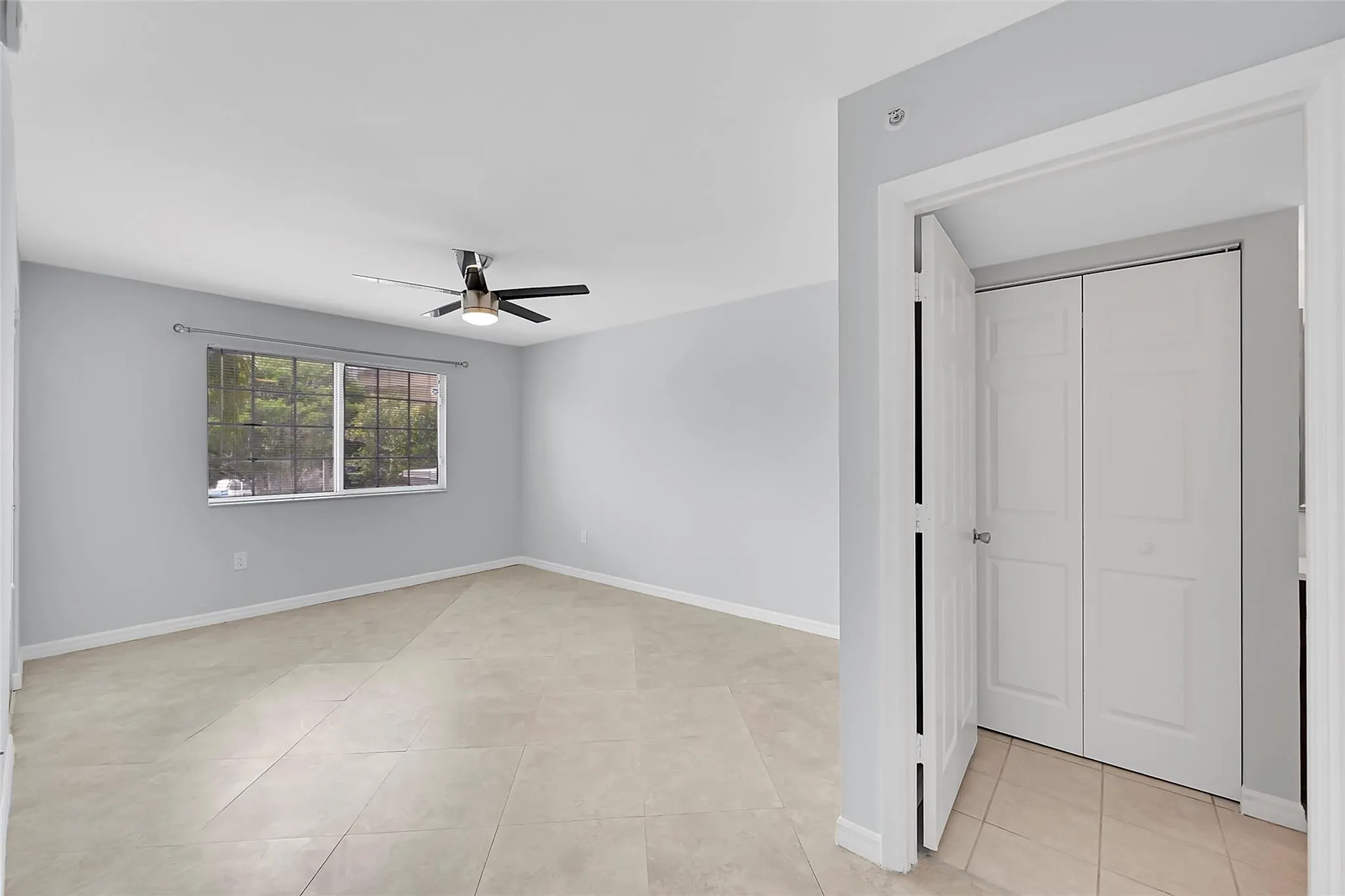 5005 Wiles Rd, #203