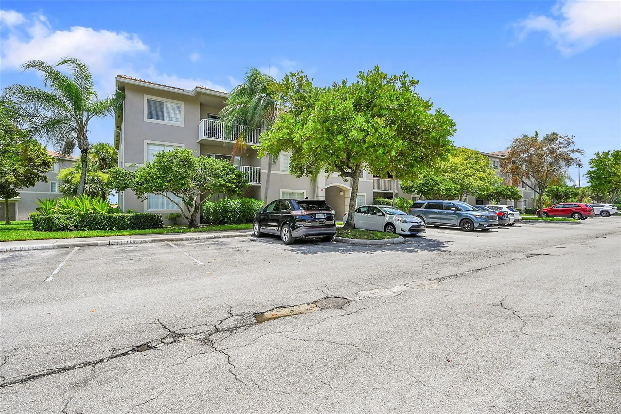 5005 Wiles Rd, #203