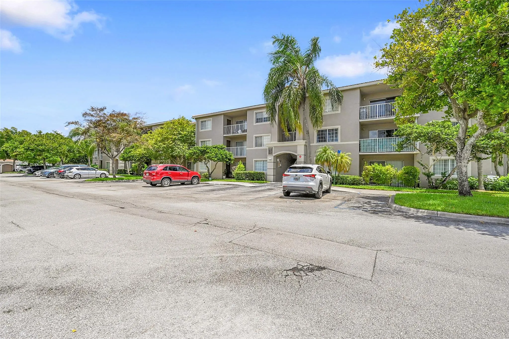 5005 Wiles Rd, #203