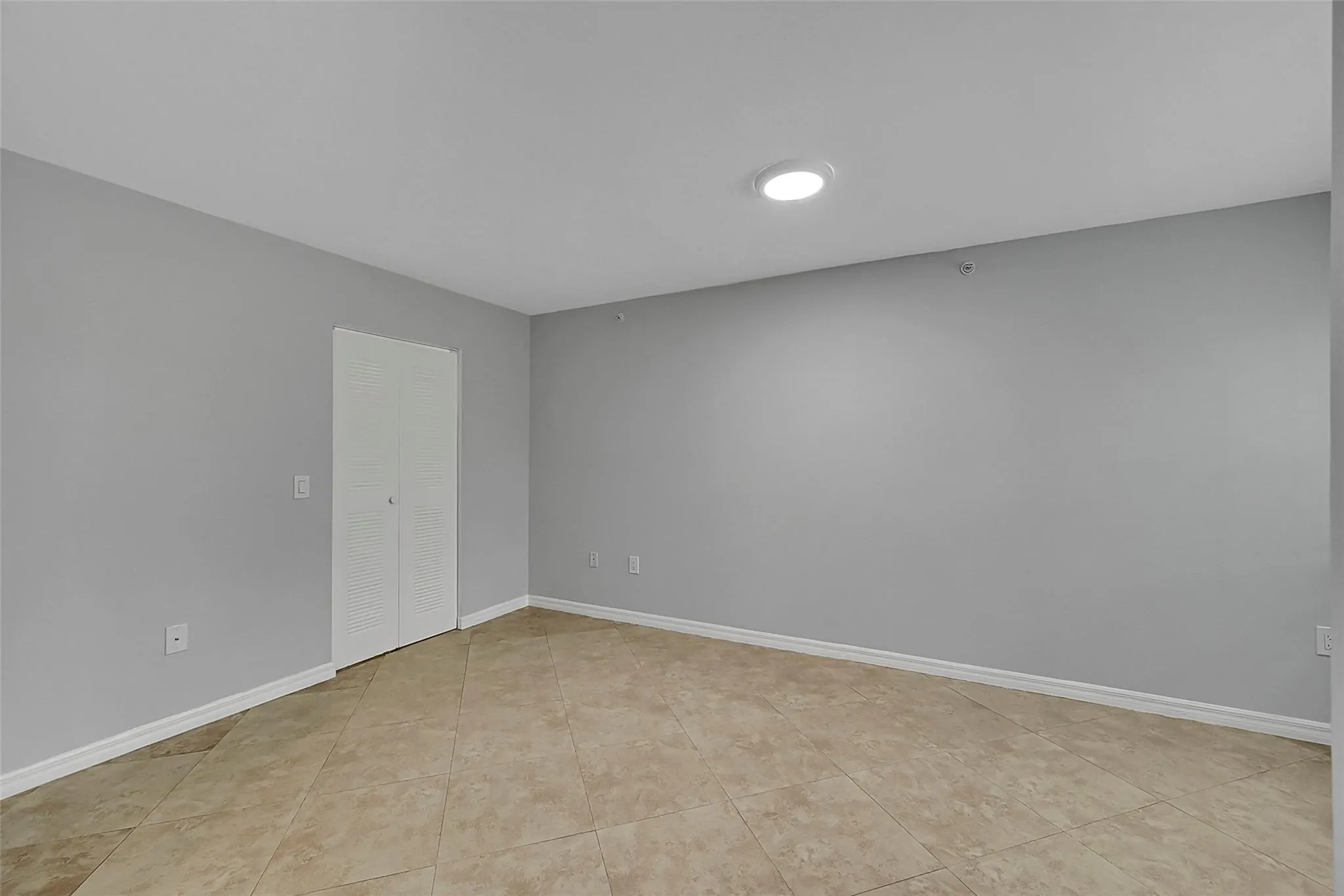 5005 Wiles Rd, #203
