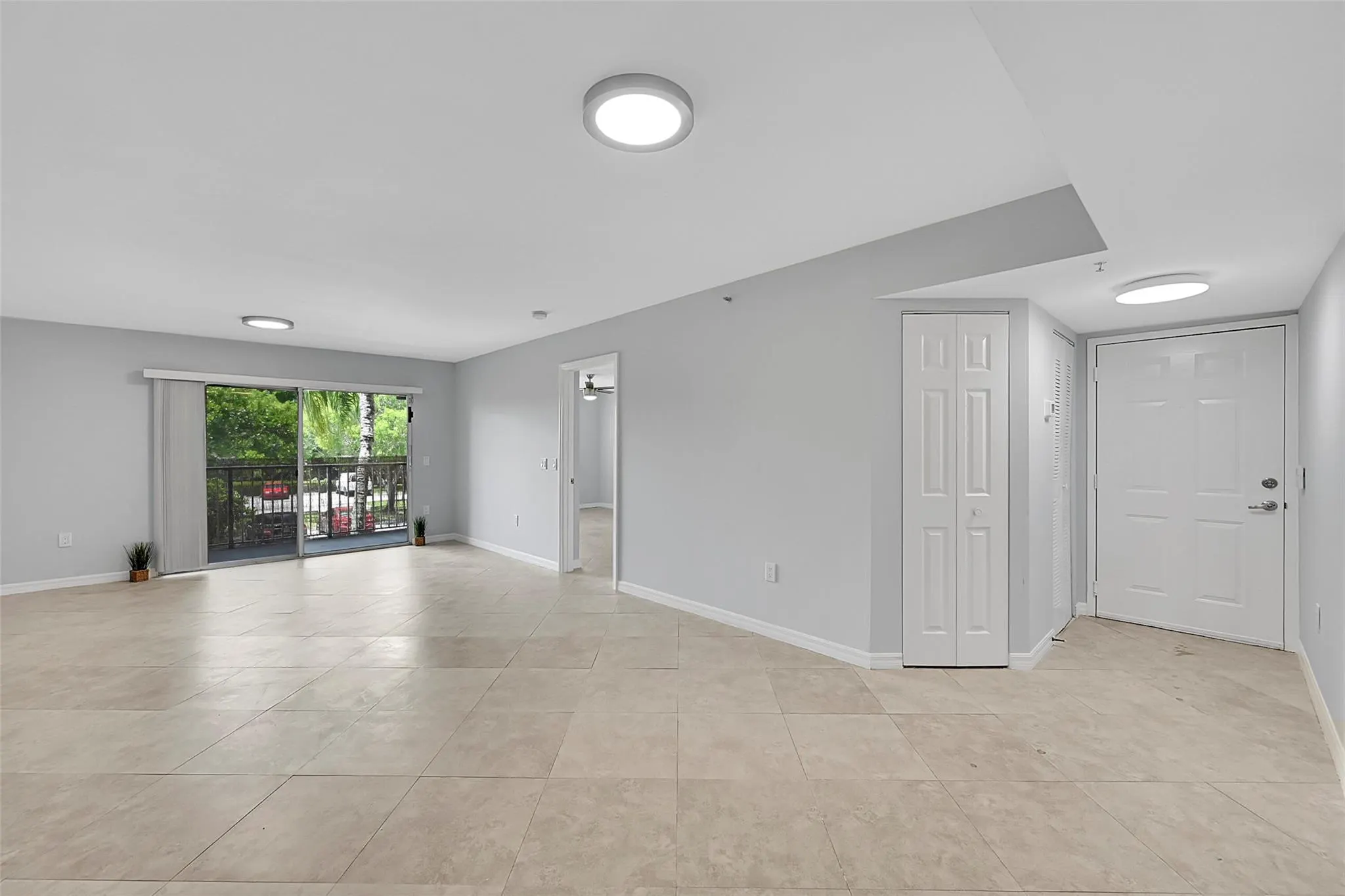 5005 Wiles Rd, #203