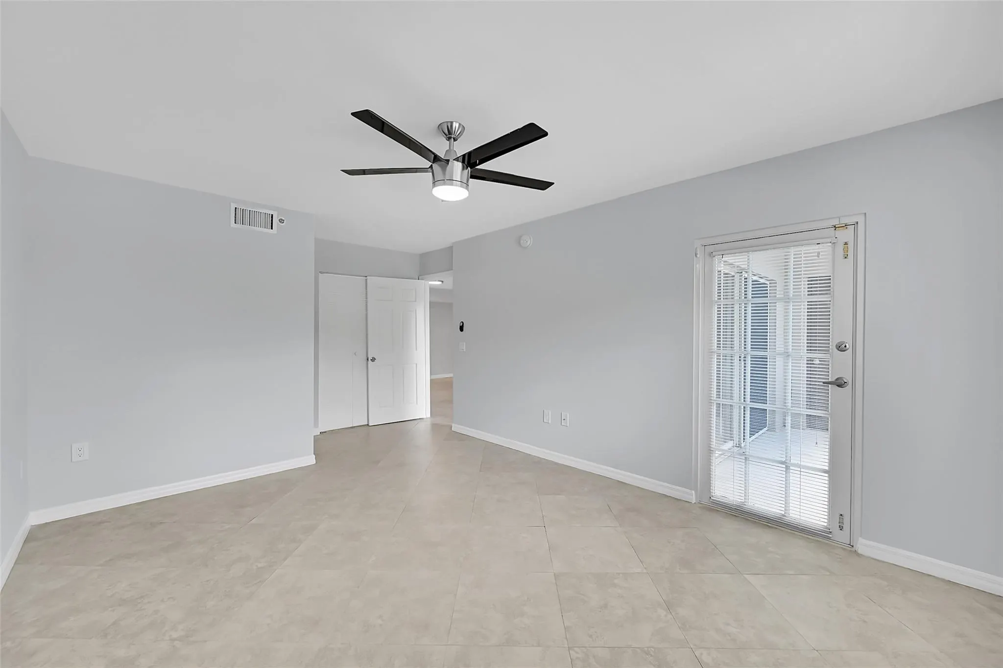 5005 Wiles Rd, #203