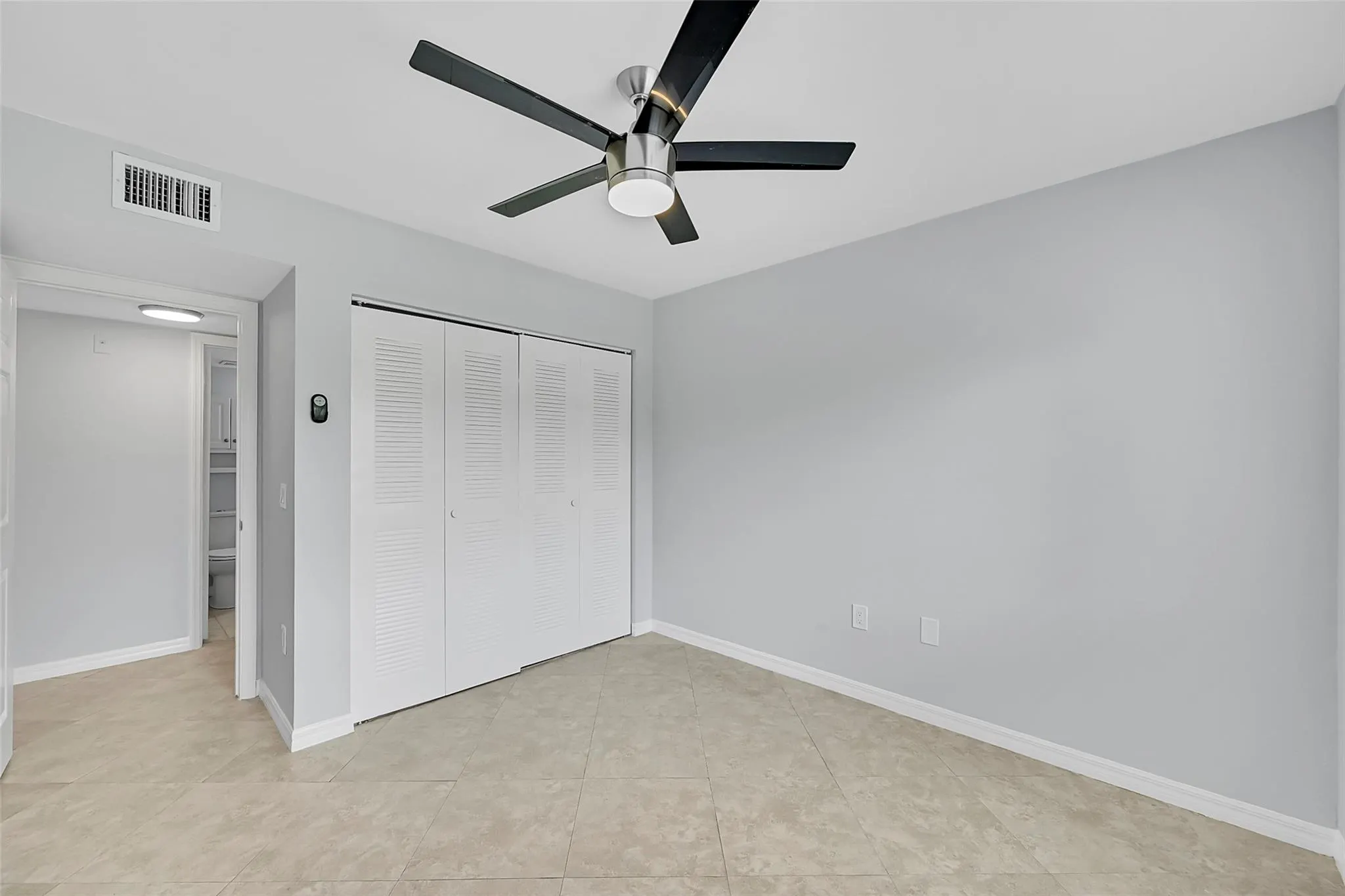 5005 Wiles Rd, #203