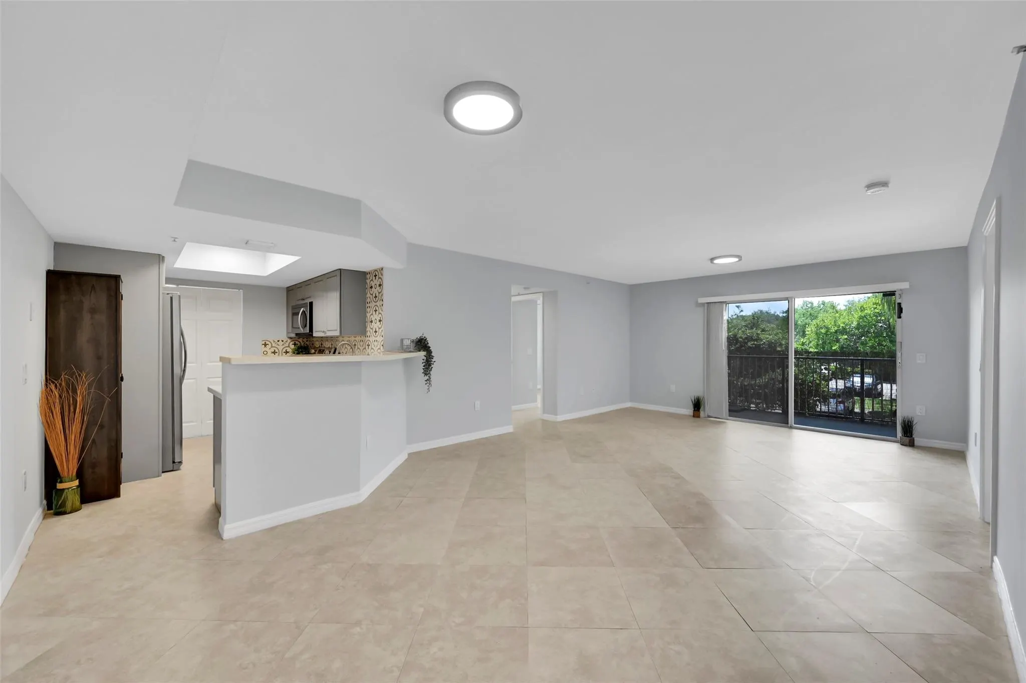 5005 Wiles Rd, #203