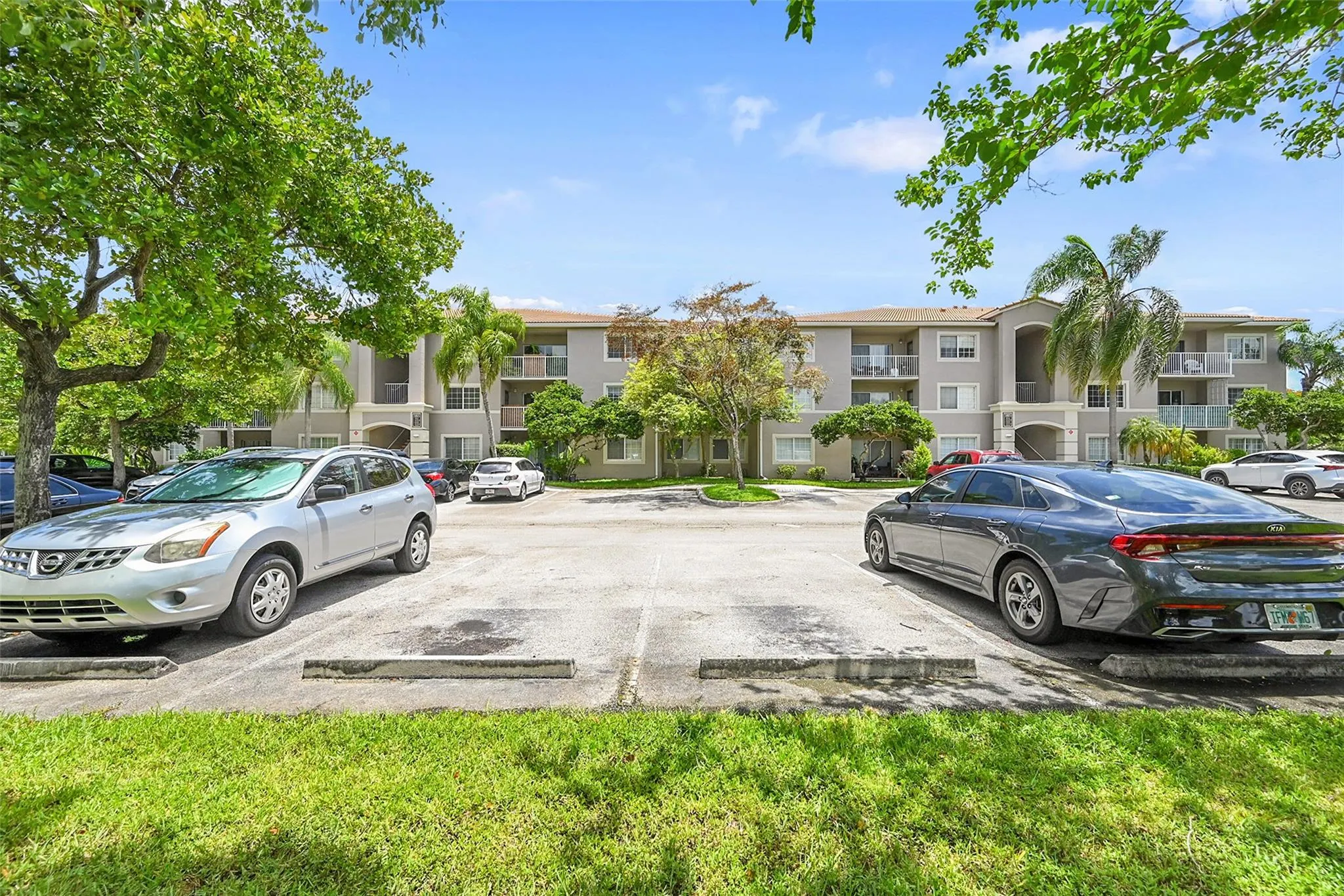 5005 Wiles Rd, #203