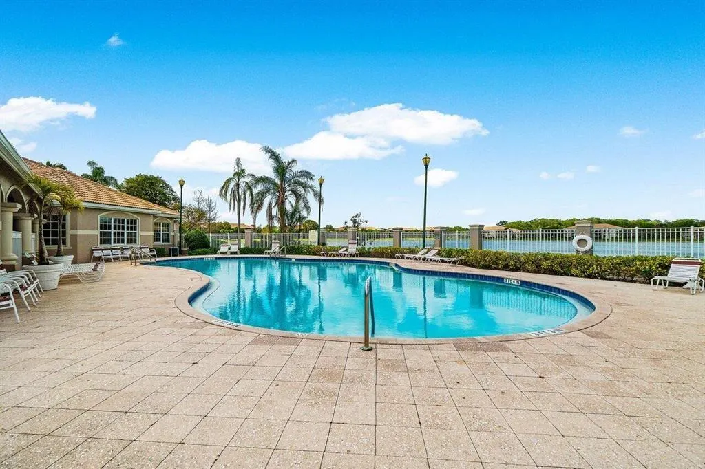 5005 Wiles Rd, #203