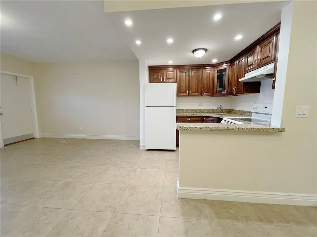 5201 NE 24TH Terrace, #304
