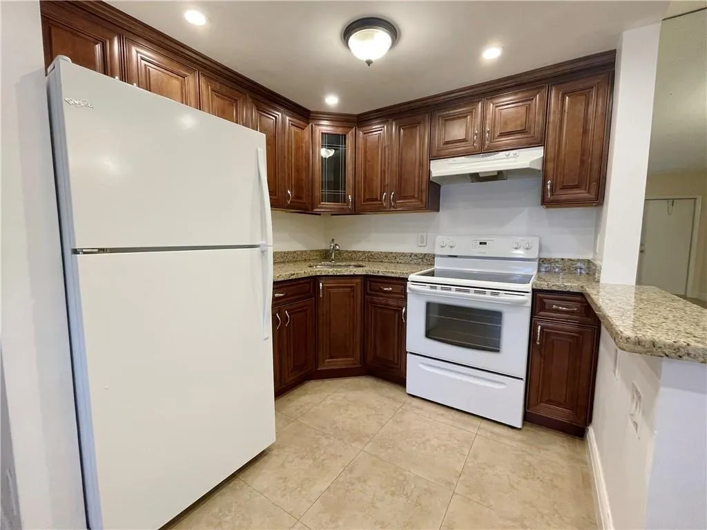 5201 NE 24TH Terrace, #304