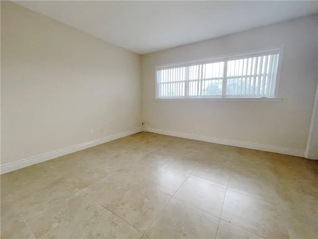 5201 NE 24TH Terrace, #304