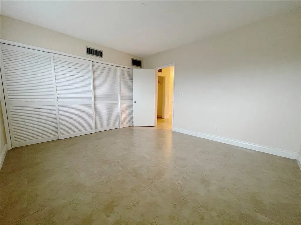 5201 NE 24TH Terrace, #304