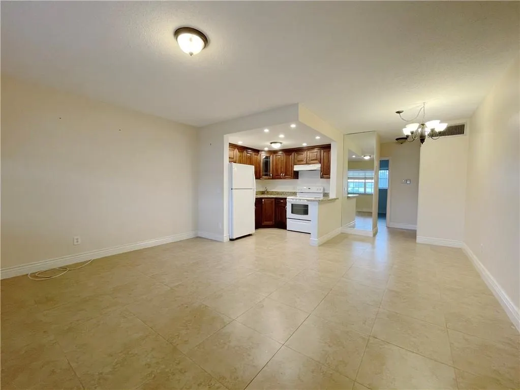 5201 NE 24TH Terrace, #304
