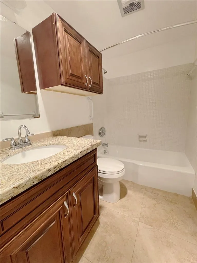 5201 NE 24TH Terrace, #304