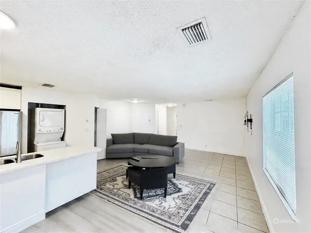 1136 NW 5th Ct