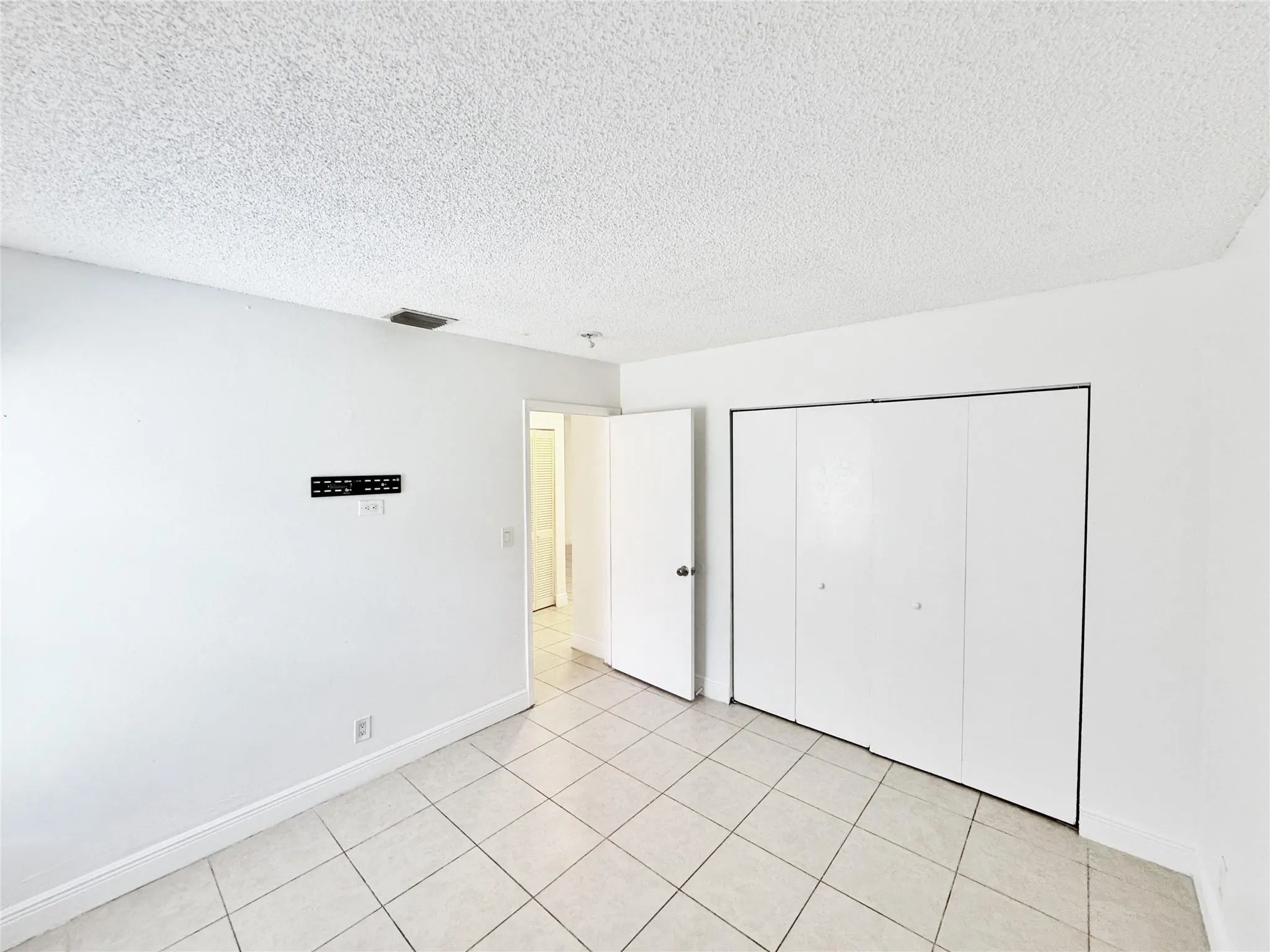1136 NW 5th Ct