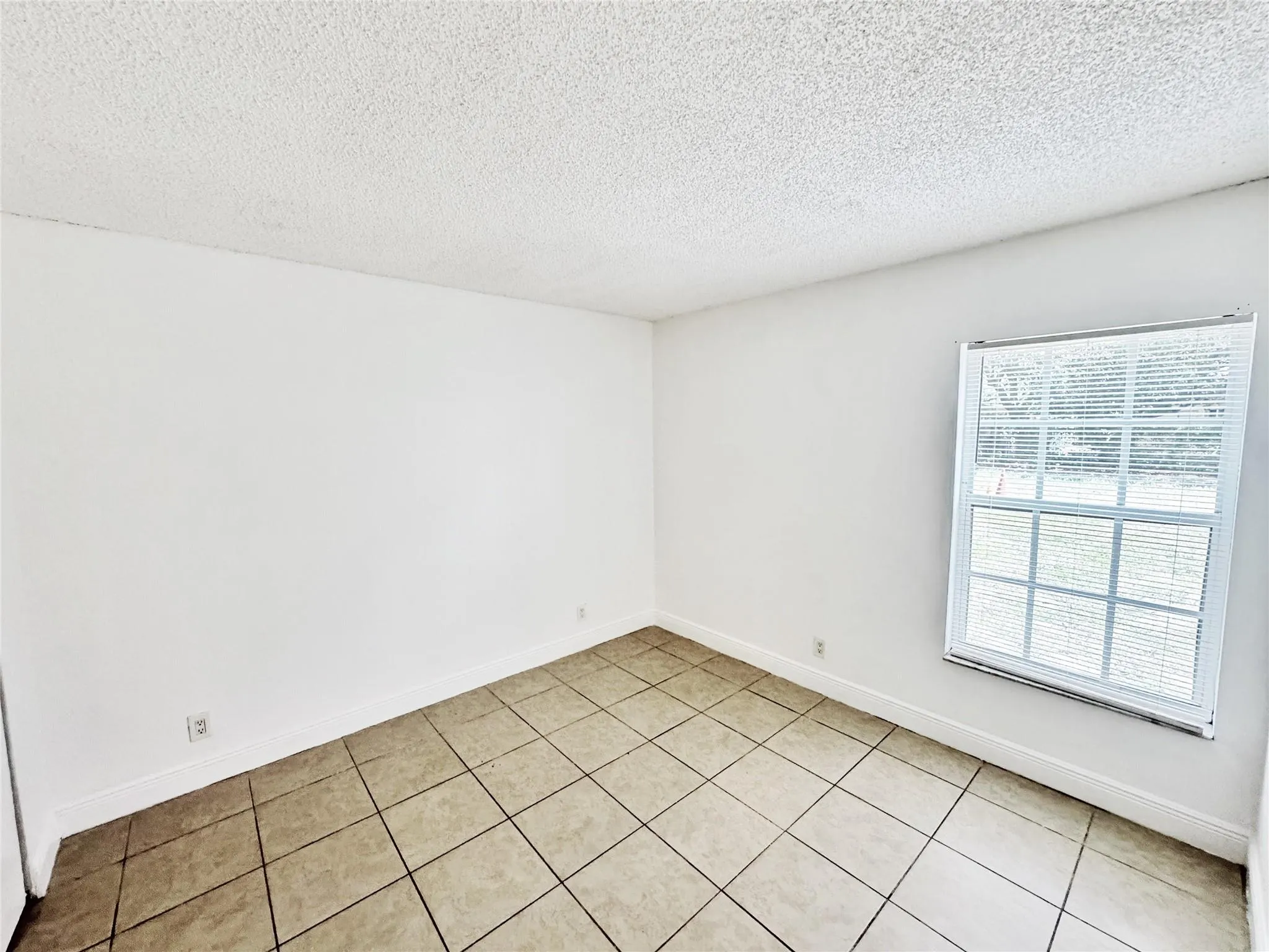 1136 NW 5th Ct