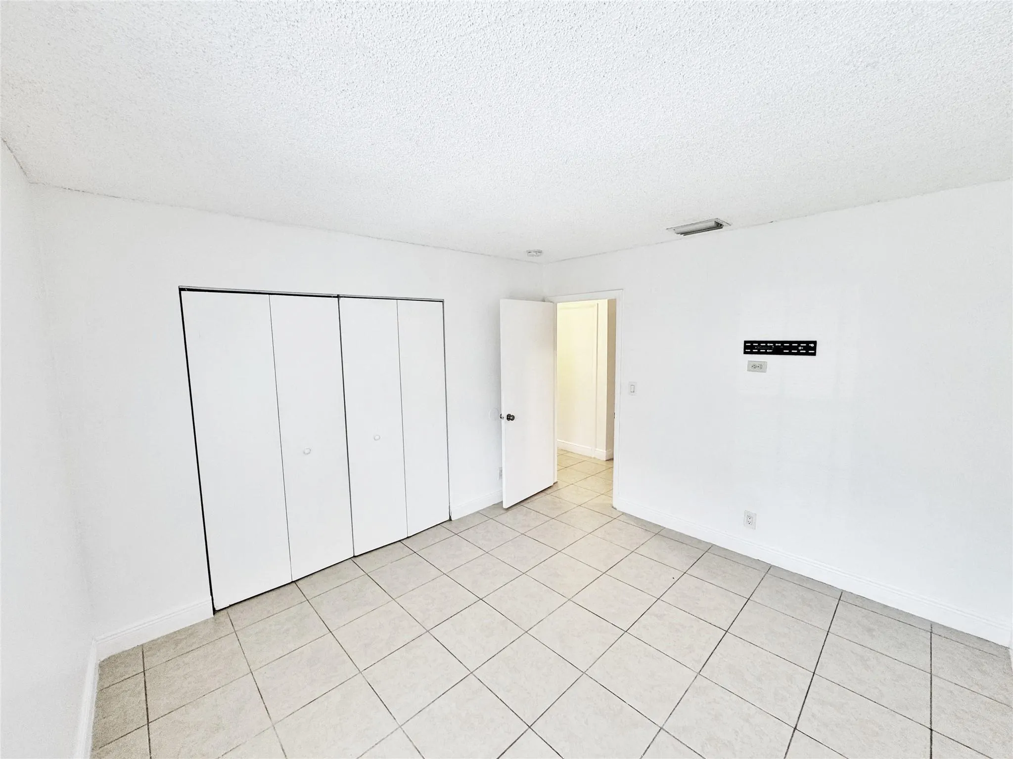 1136 NW 5th Ct