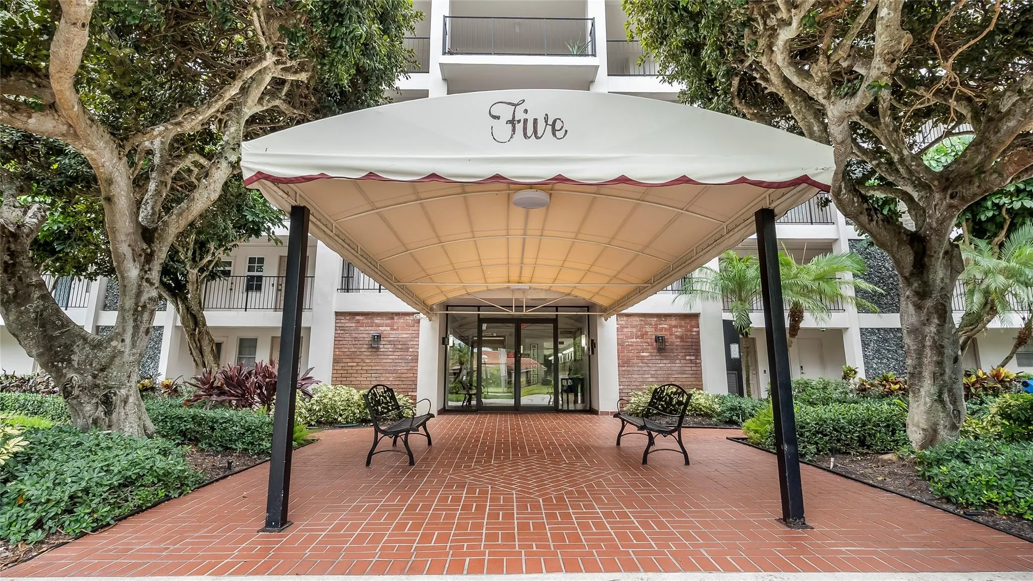 2950 N Palm Aire Dr, #206