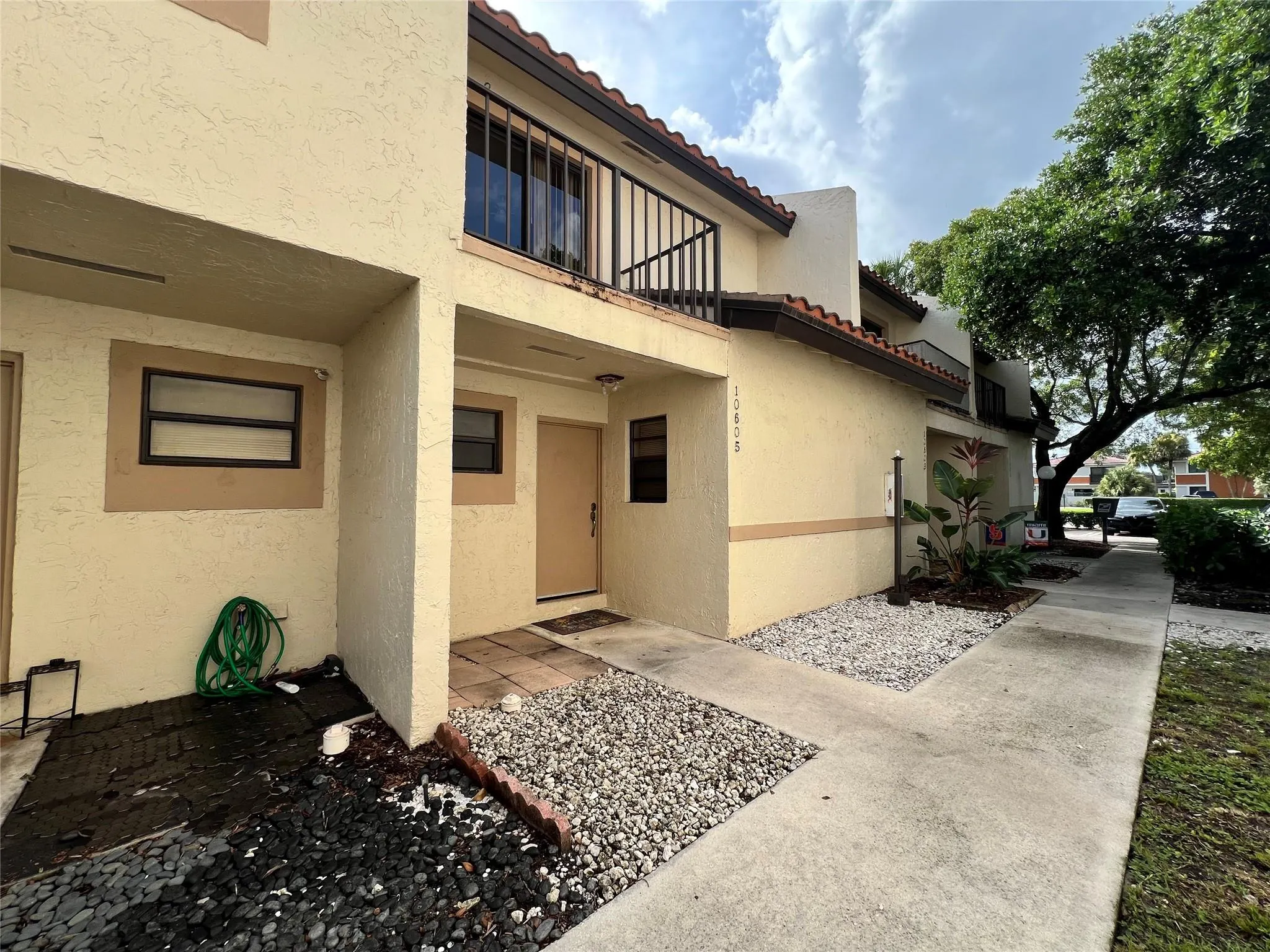 10605 Royal Palm Blvd