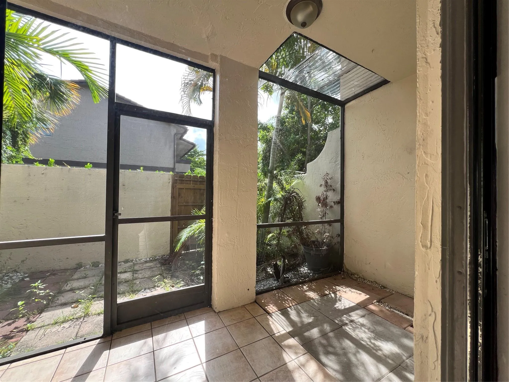 10605 Royal Palm Blvd