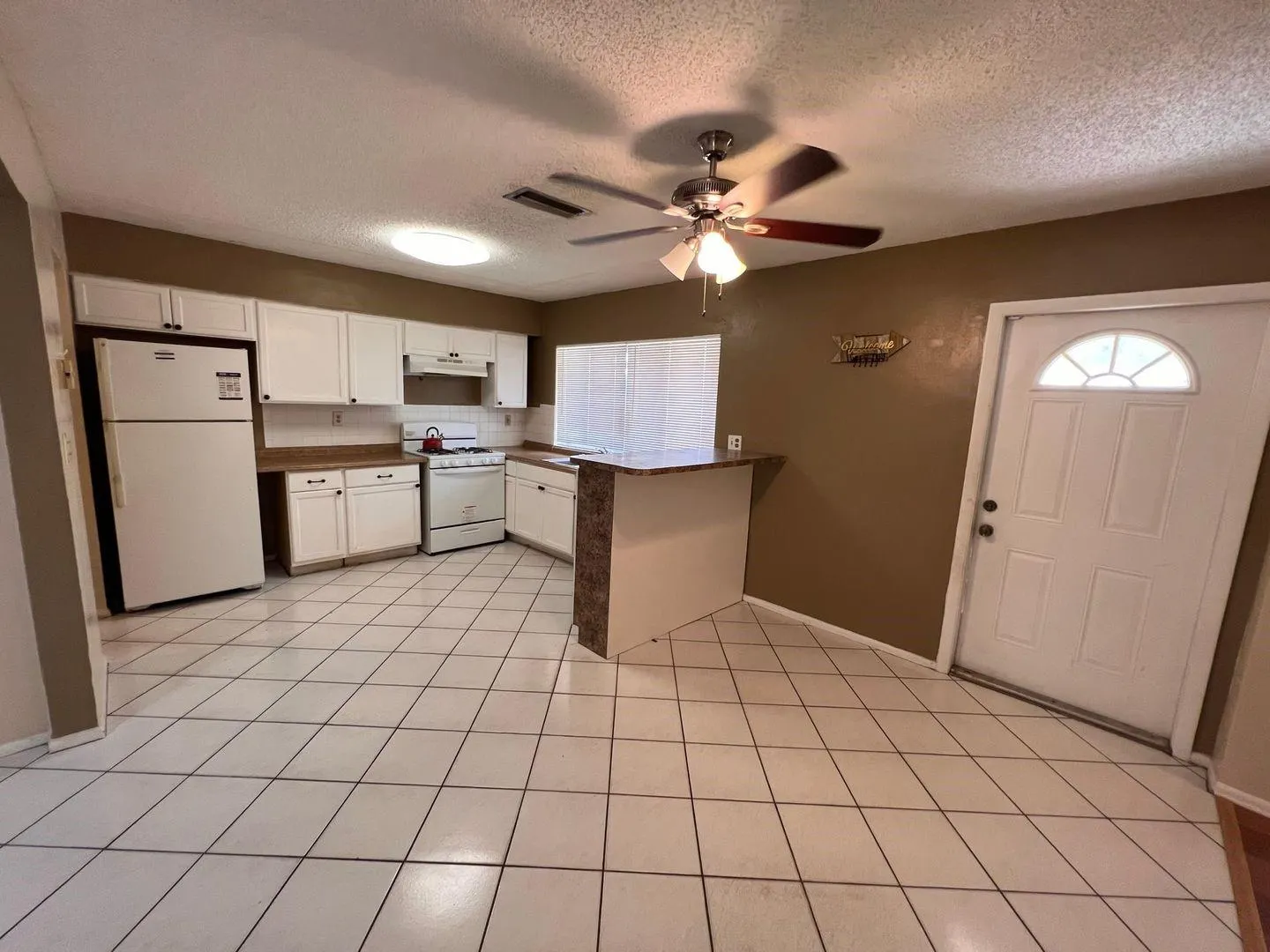 8637 WINDSOR DR