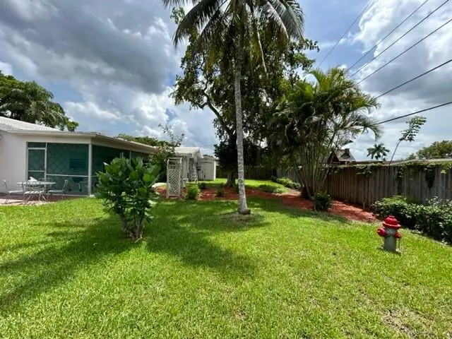 1101 NW 74th Ter