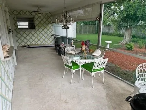 1101 NW 74th Ter