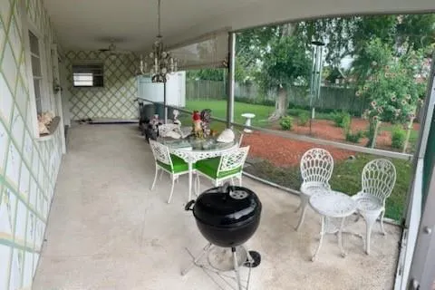 1101 NW 74th Ter