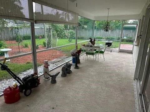 1101 NW 74th Ter