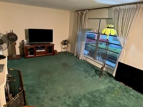 1101 NW 74th Ter