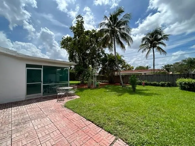 1101 NW 74th Ter