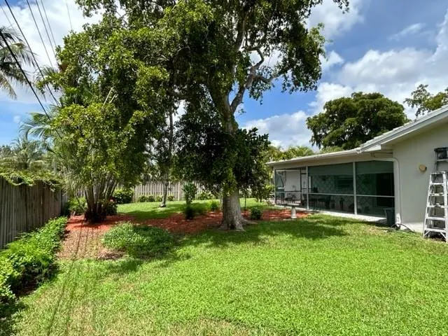 1101 NW 74th Ter