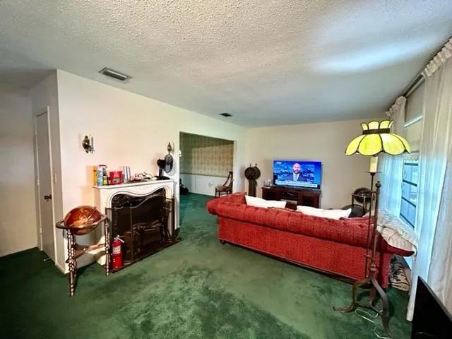1101 NW 74th Ter