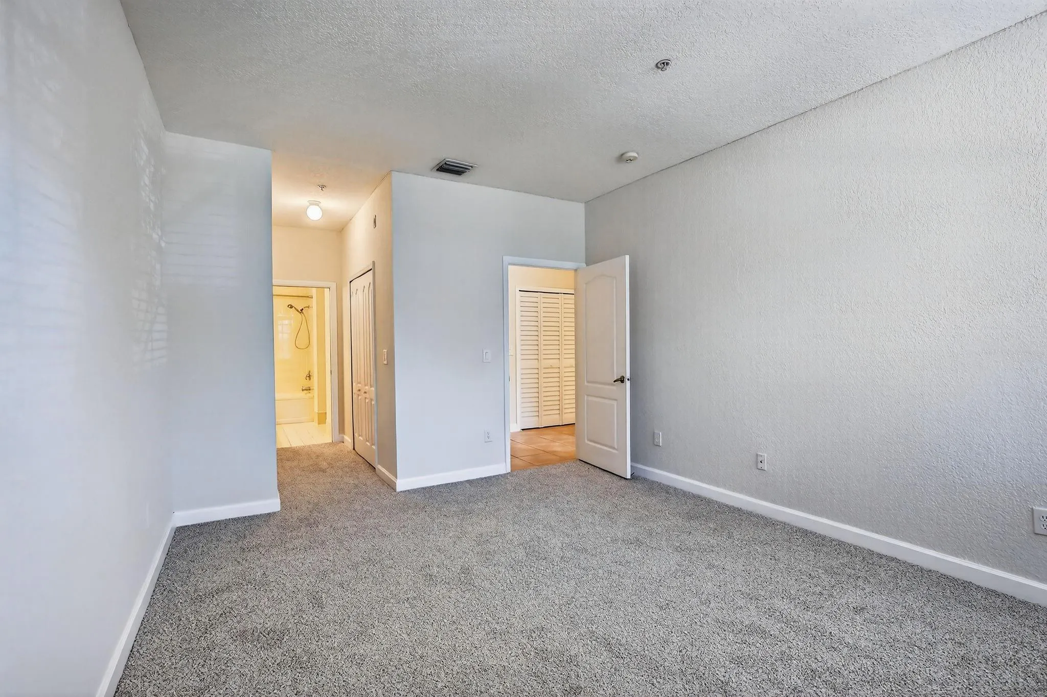 110 Jacaranda Country Club Dr, #104