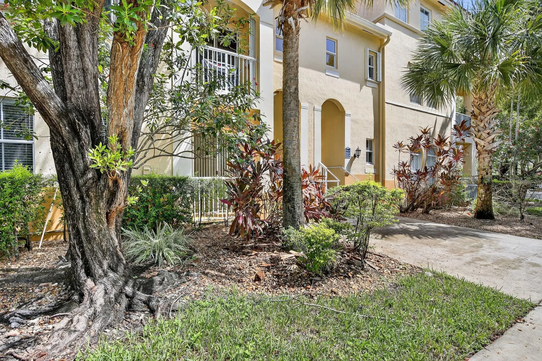 110 Jacaranda Country Club Dr, #104