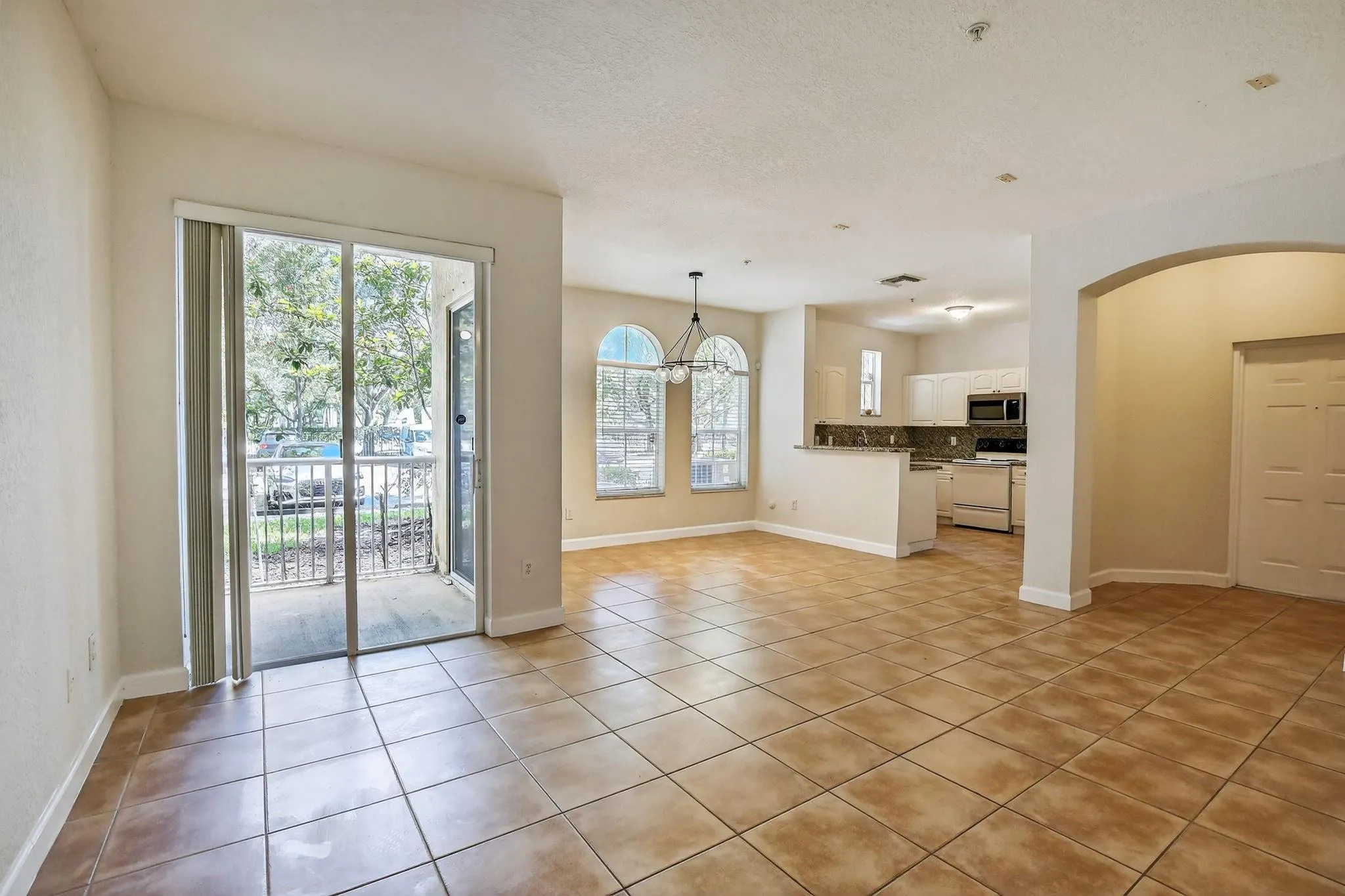 110 Jacaranda Country Club Dr, #104