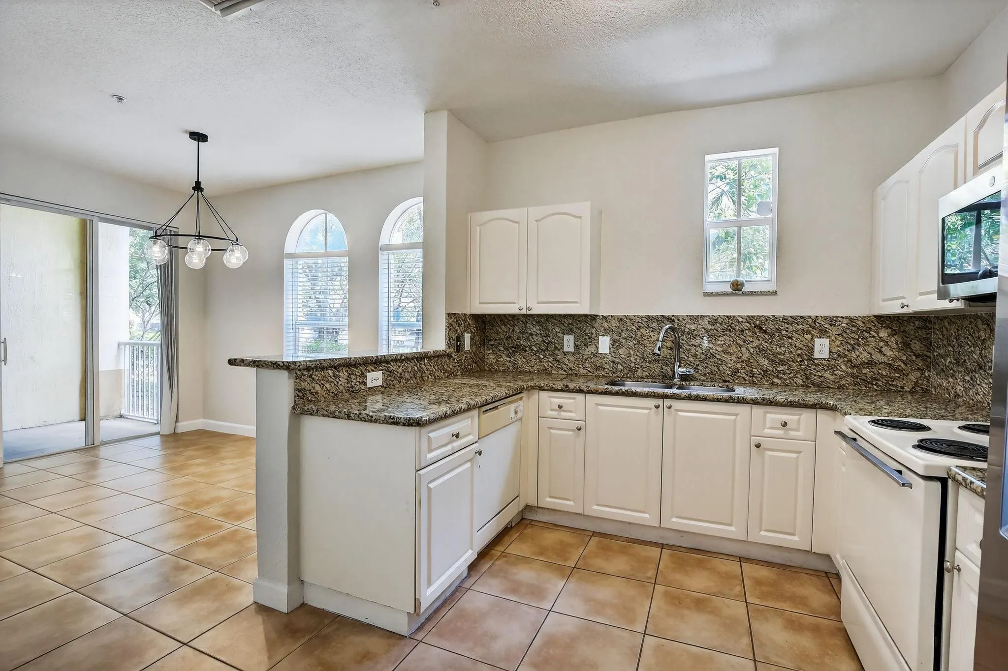 110 Jacaranda Country Club Dr, #104