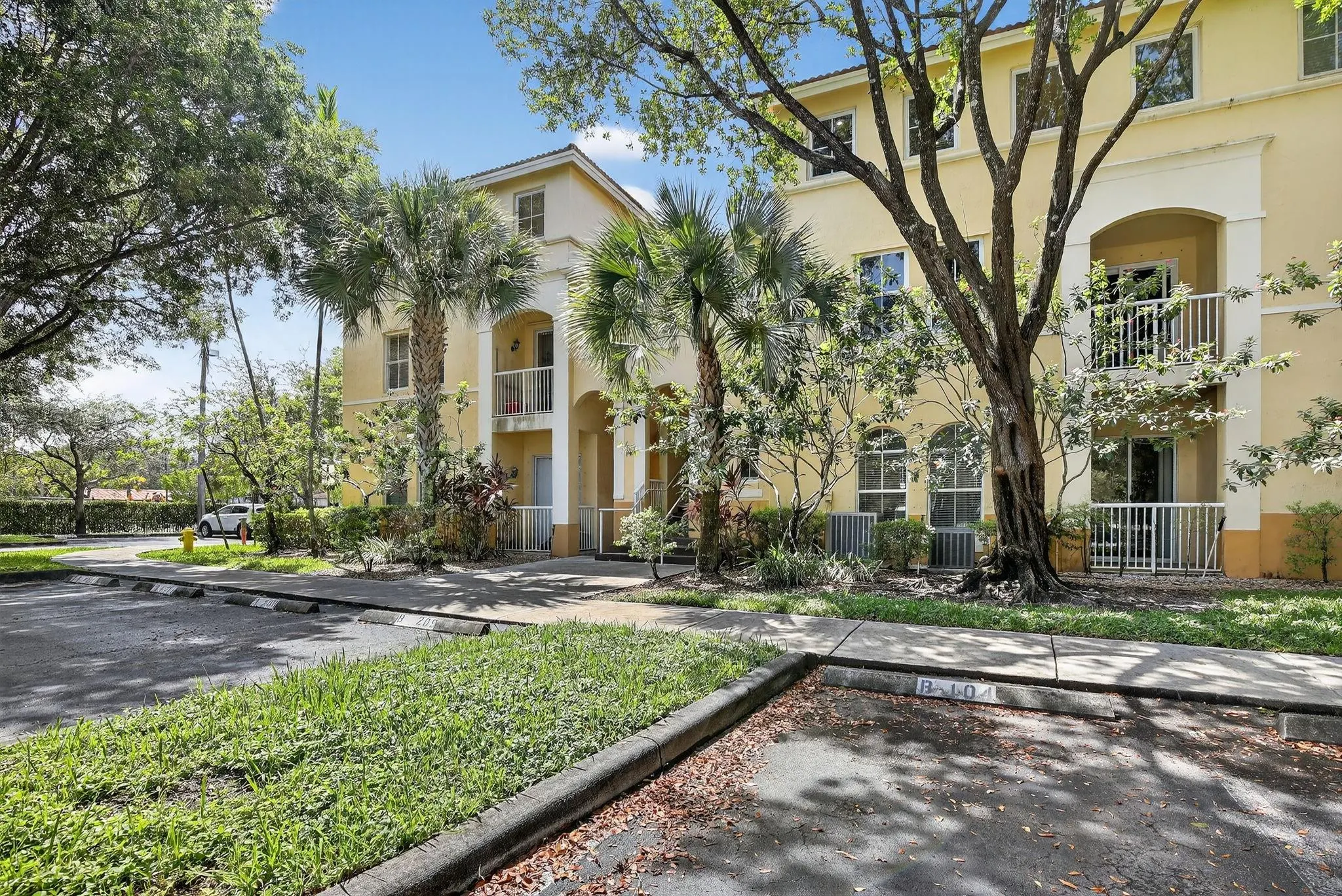 110 Jacaranda Country Club Dr, #104