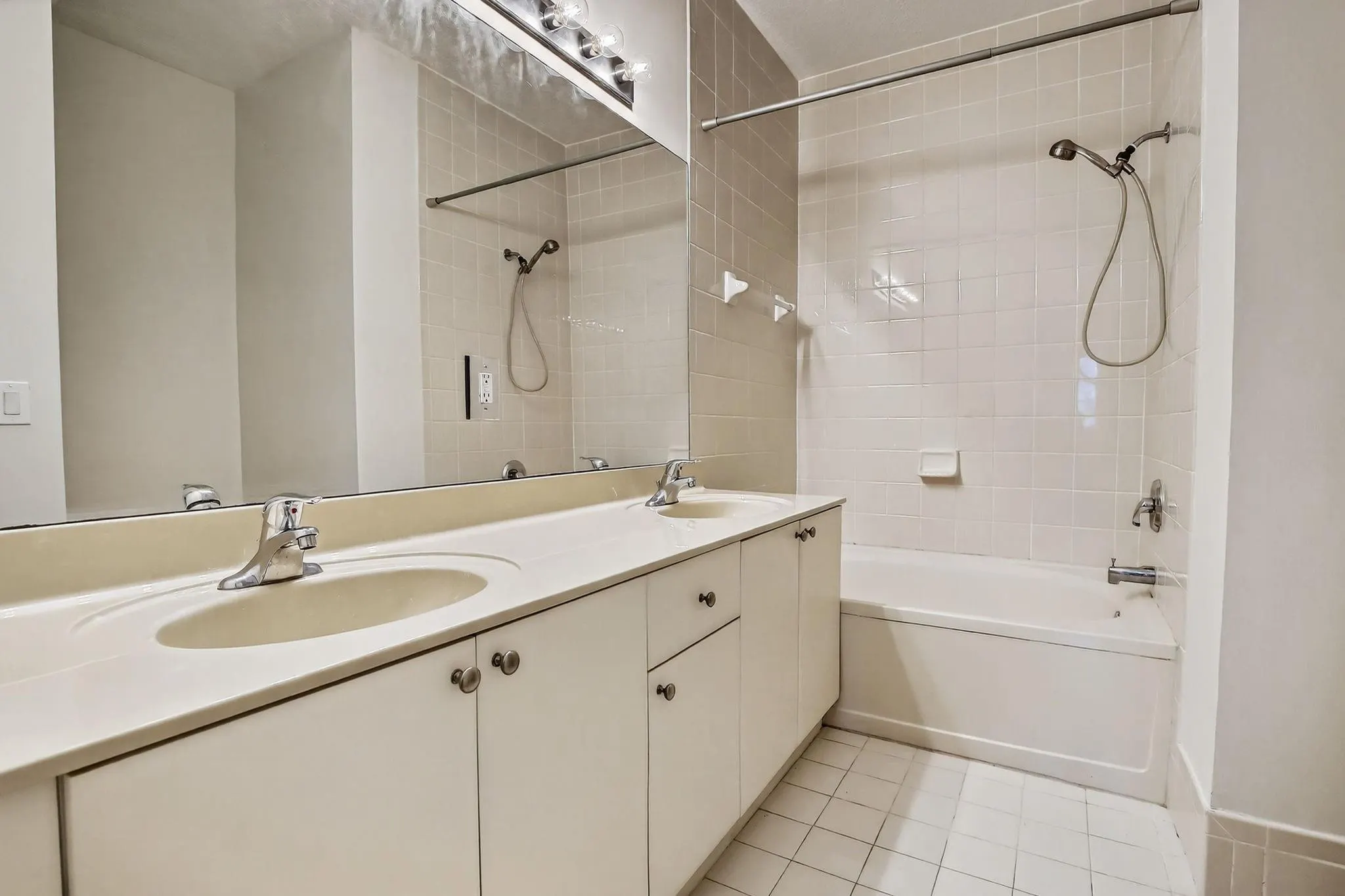 110 Jacaranda Country Club Dr, #104