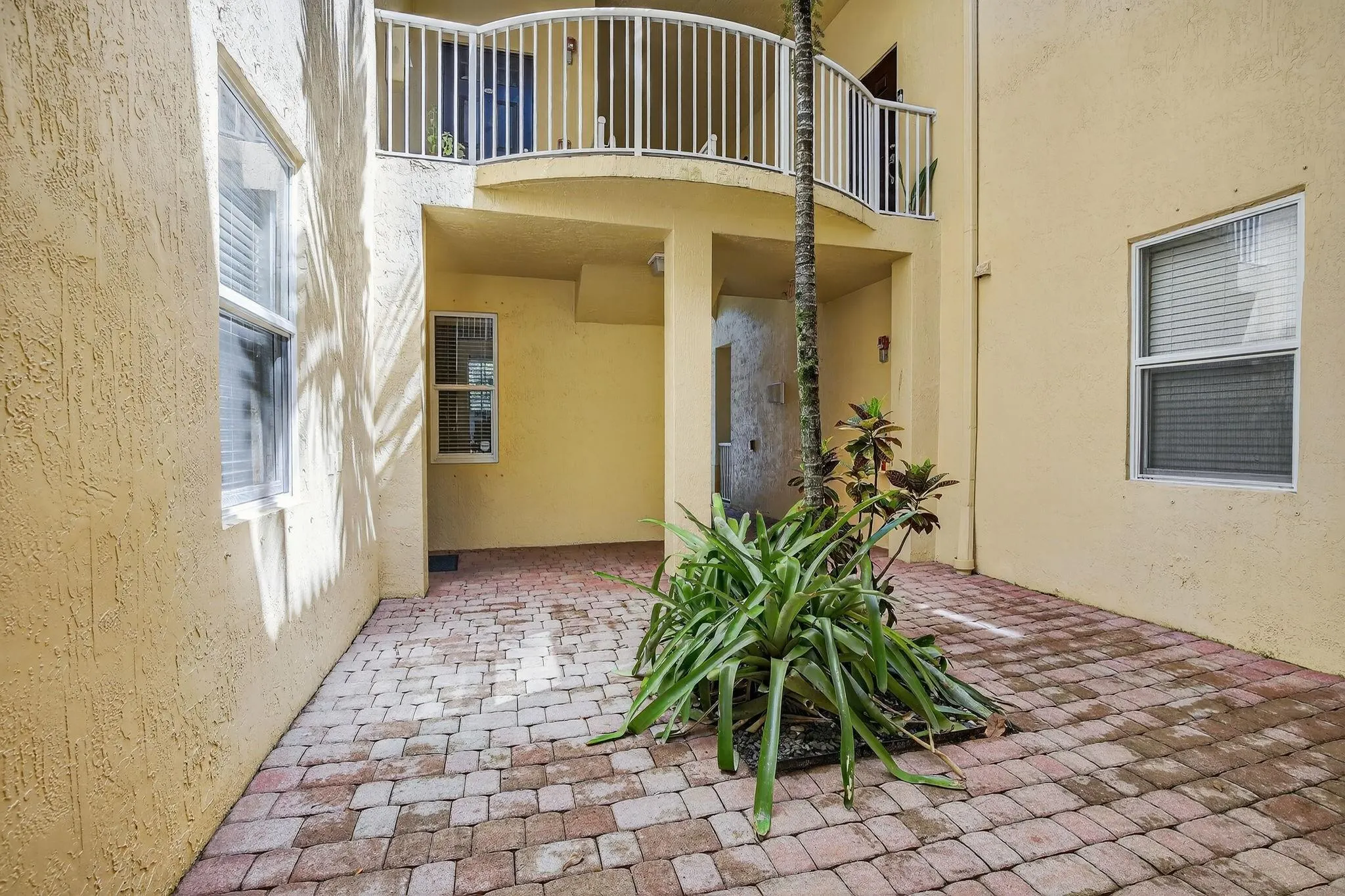 110 Jacaranda Country Club Dr, #104