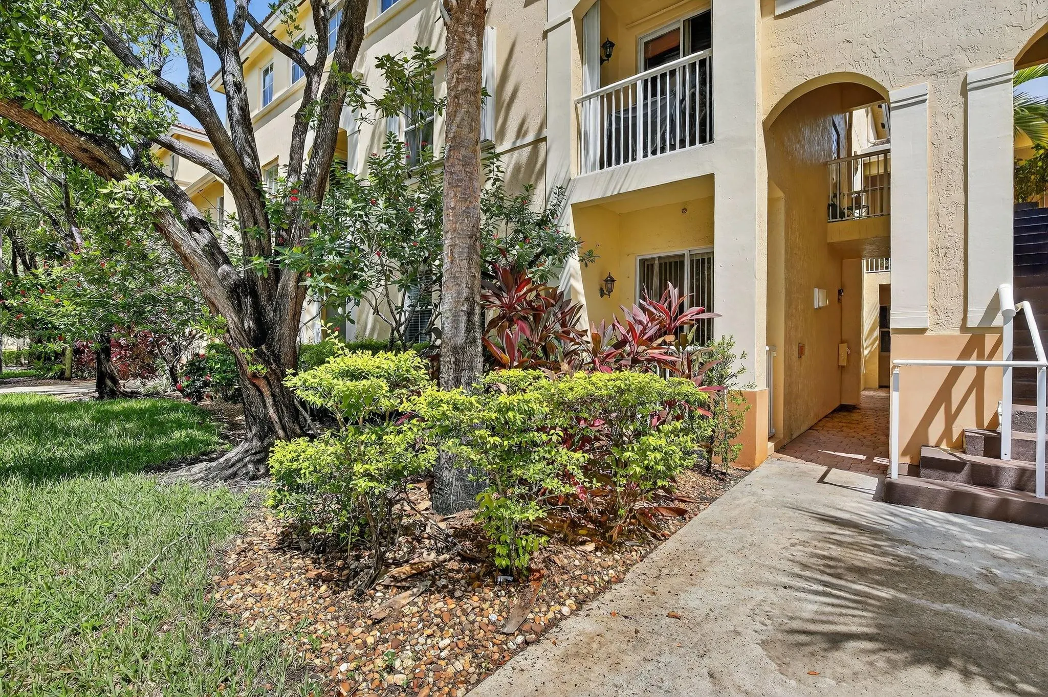 110 Jacaranda Country Club Dr, #104