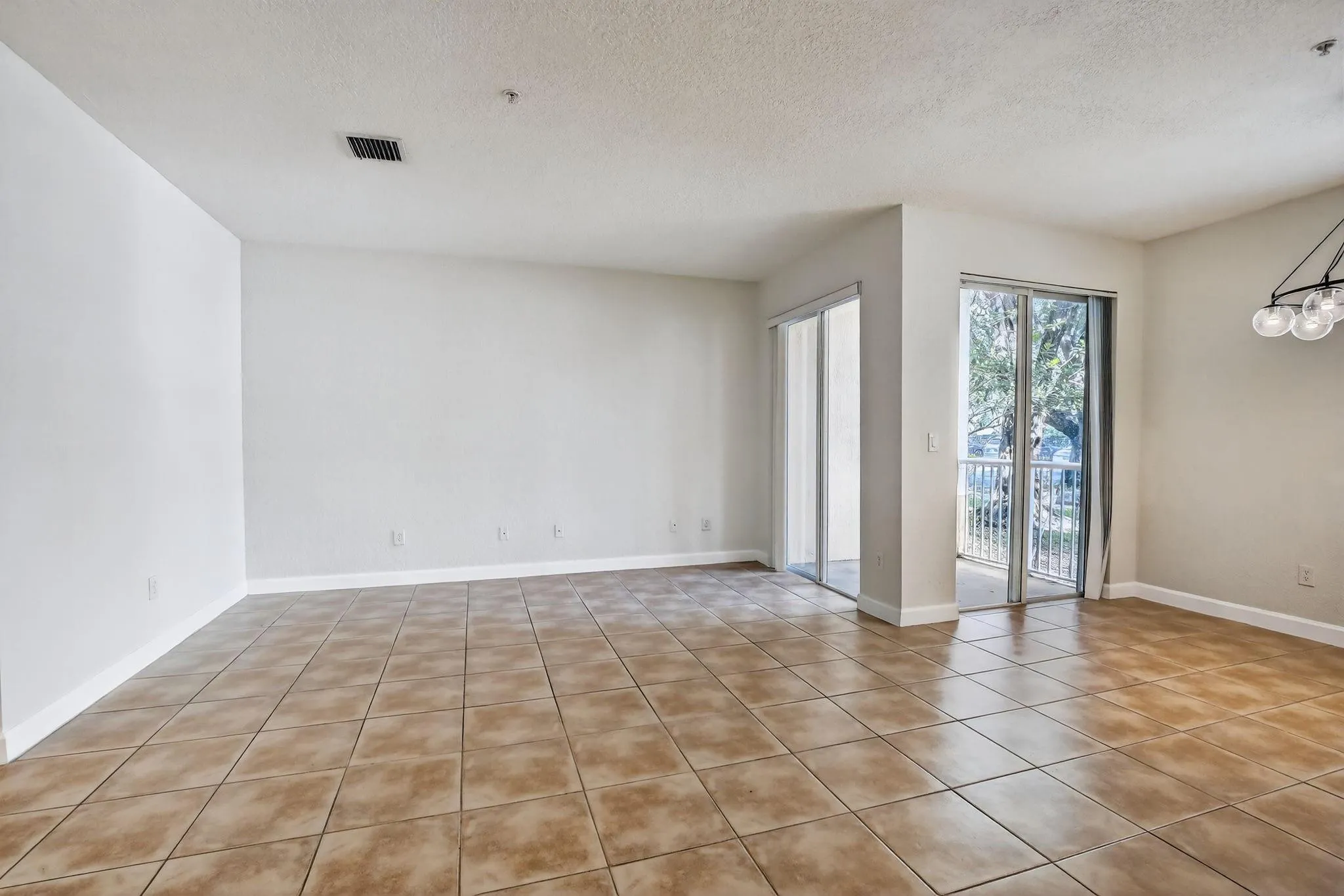 110 Jacaranda Country Club Dr, #104