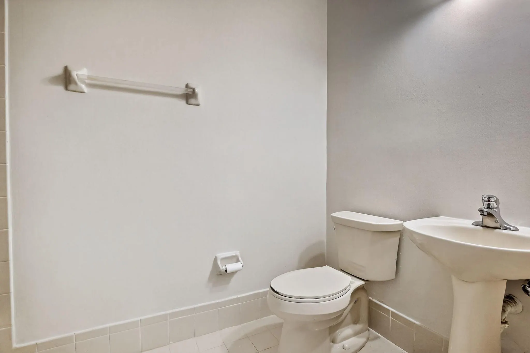 110 Jacaranda Country Club Dr, #104