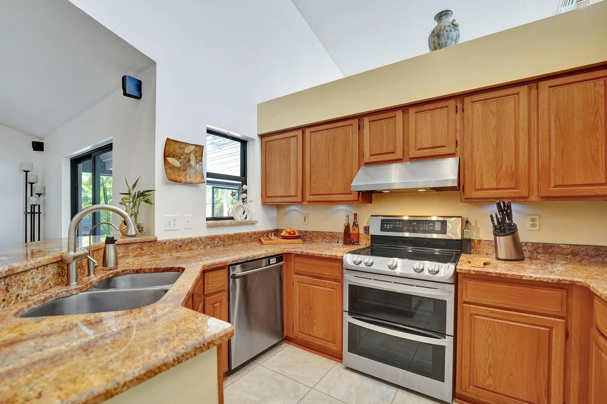 1541 W Oak Knoll Cir