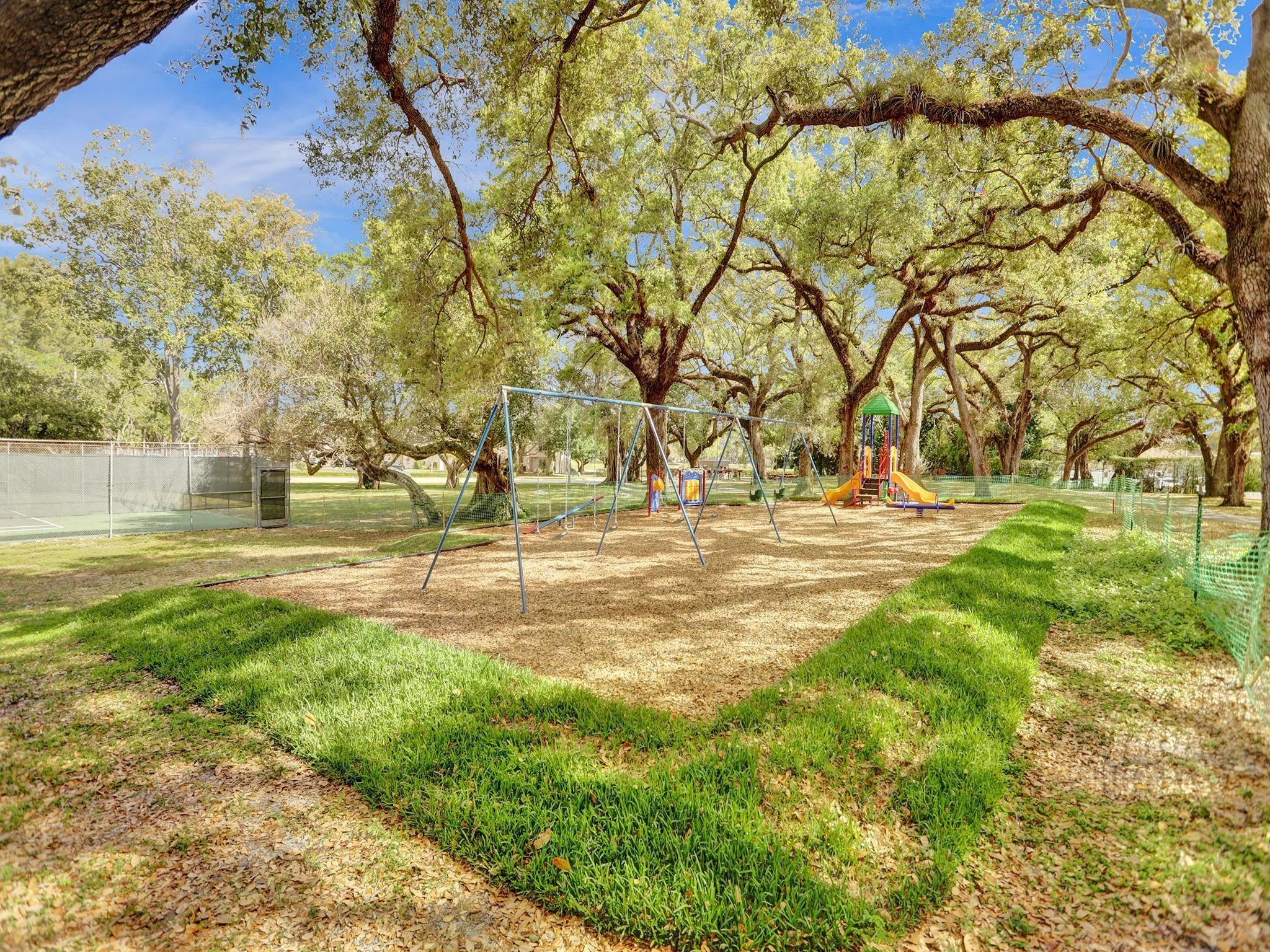 1541 W Oak Knoll Cir