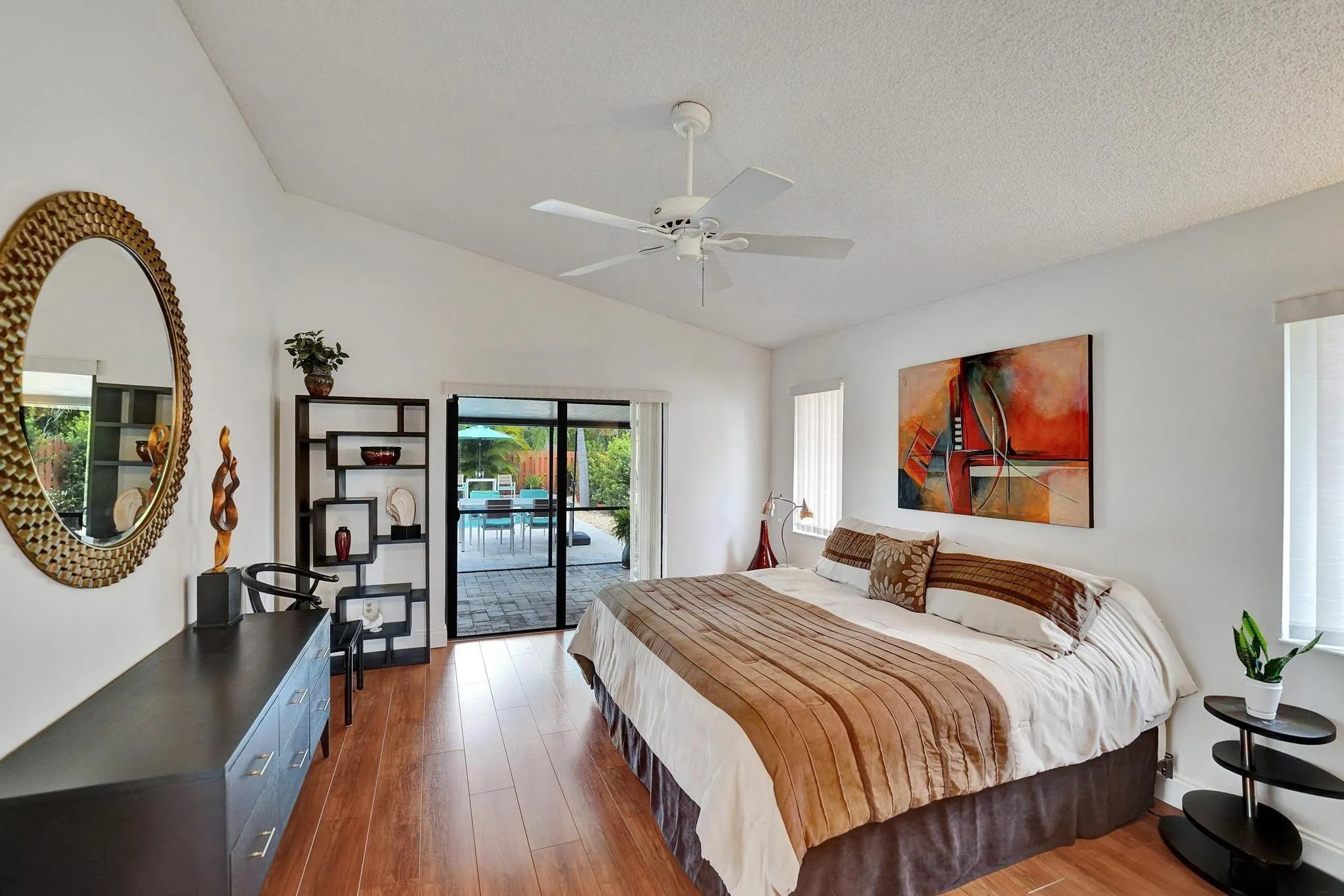 1541 W Oak Knoll Cir