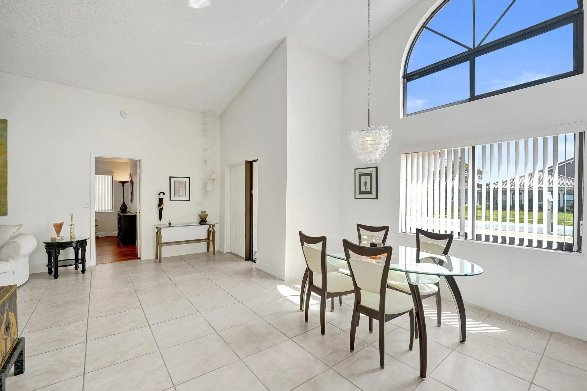 1541 W Oak Knoll Cir